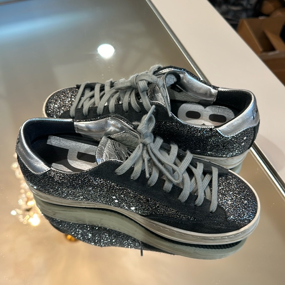 P448 sneakers great condition
